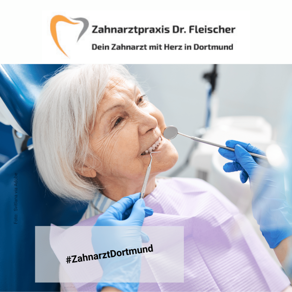 Zahnarztpraxis Fleischer Dein Zahnarzt mit Herz in Dortmund #ZahnarztDortmund Vorsorge, Das Bild zeigt eine Frau, die beim Zahnarzt eine Vorsorgeuntersuchung machen lässt. Foto: Svitlana via Adobe